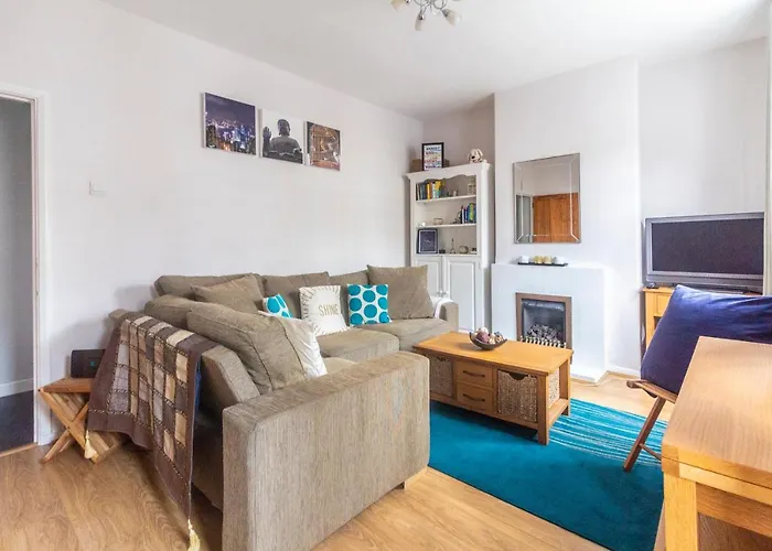 Modern & Cozy 1Bdr Apt Wexcellent Travel Links