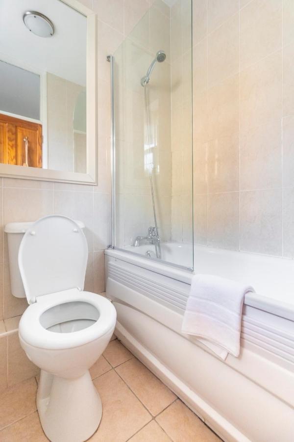 Modern & Cozy 1bdr Wexcellent Travel Links Apartamento Londres