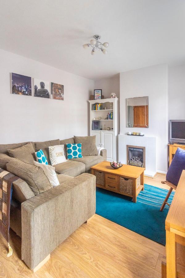 Modern & Cozy 1bdr Wexcellent Travel Links Apartamento Londres