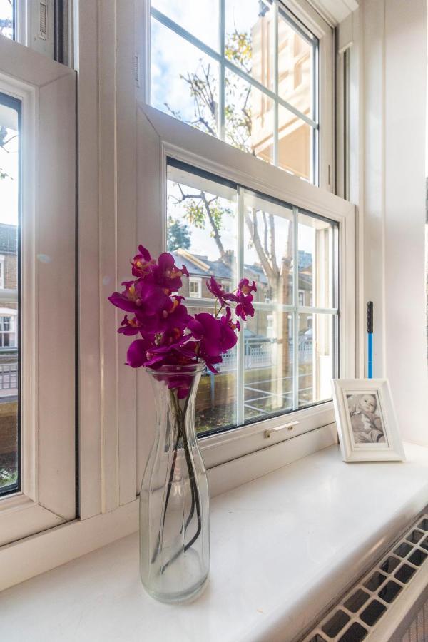 Modern & Cozy 1bdr Wexcellent Travel Links Apartamento Londres